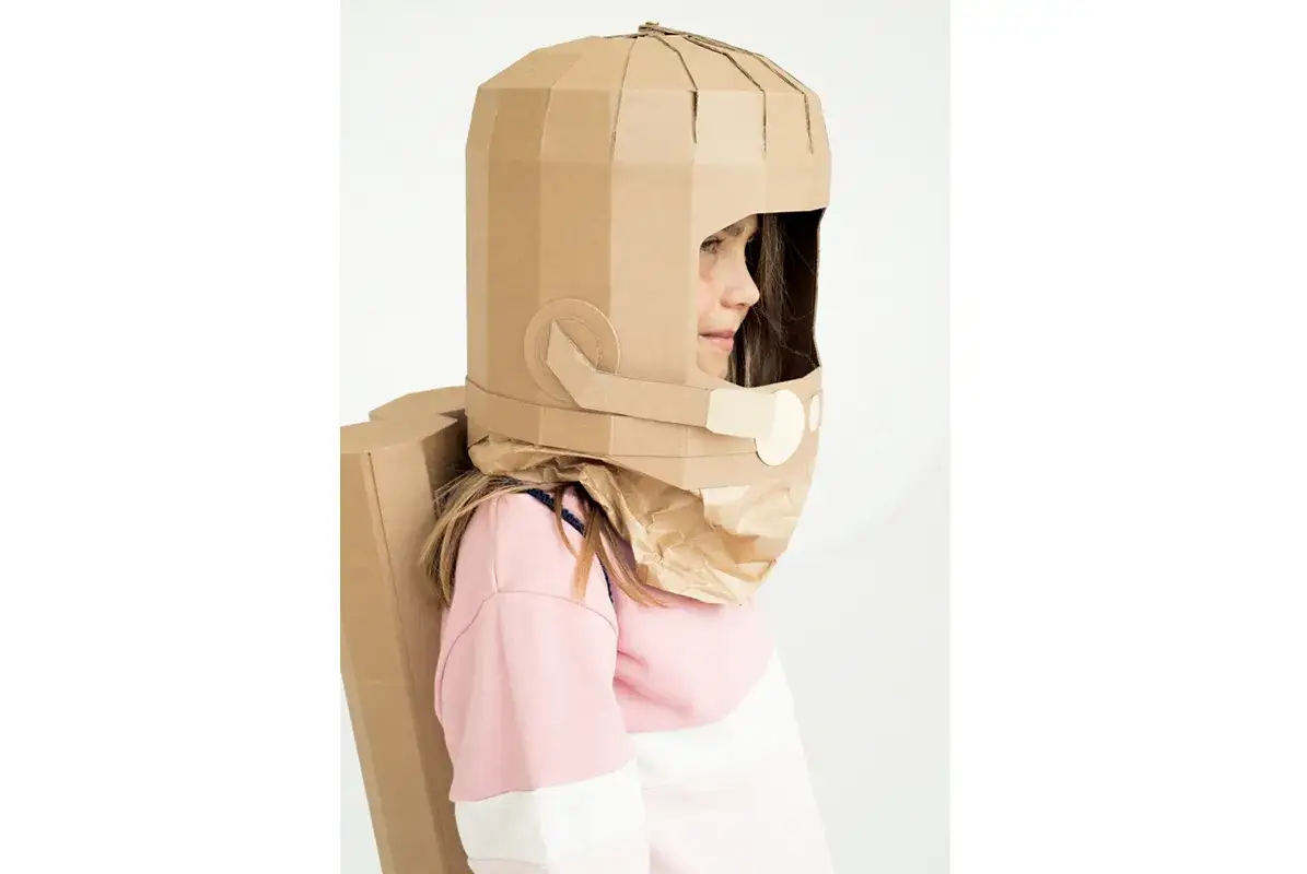 DIY hełm kosmonauty dla dziecka