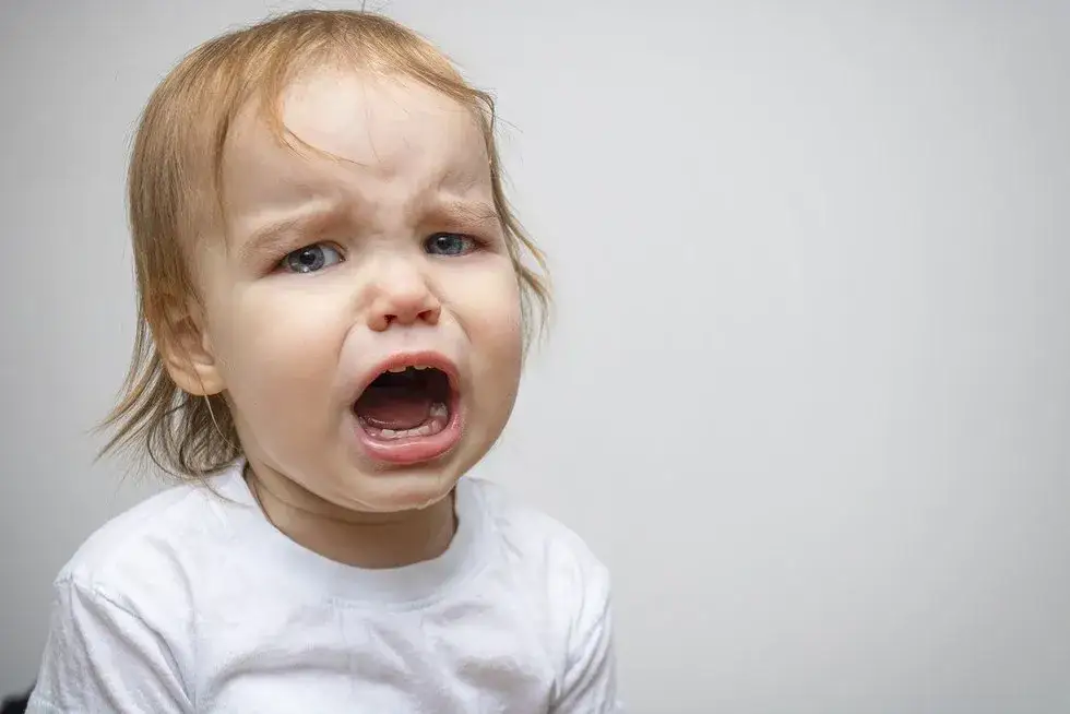 objawy odwodnienia u dziecka, kiedy do lekarza z dzieckiem, czerwone flagi wymioty