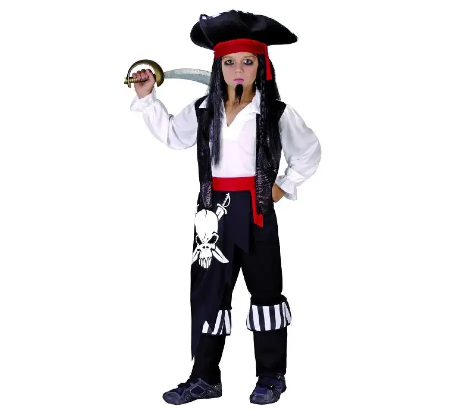 dzieci przebrane za piratów bawiące się